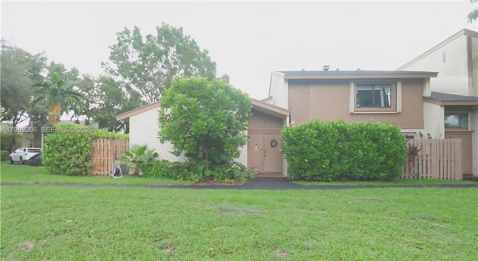 GREENGLADES CONDO 2 - Residential