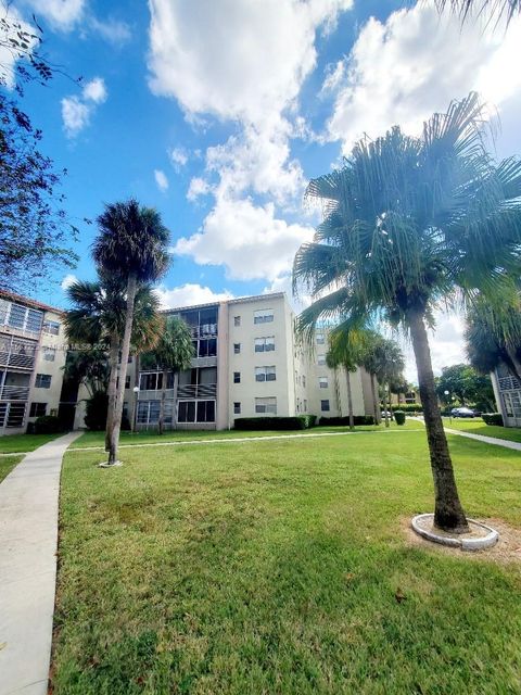 Condominium in North Lauderdale FL 1830 Lauderdale Ave.jpg