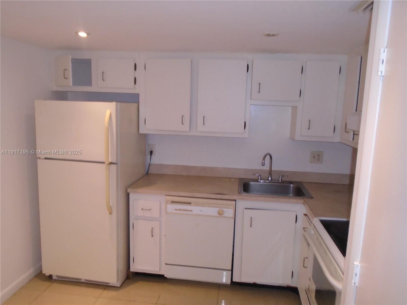 MANORS OF INVERRARY 1-6 C - Residential Lease