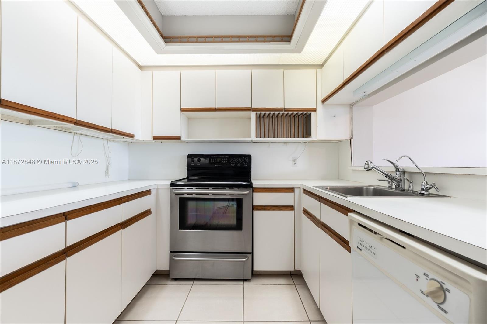 CAMBRIDGE AT CENTURY - Residential Lease