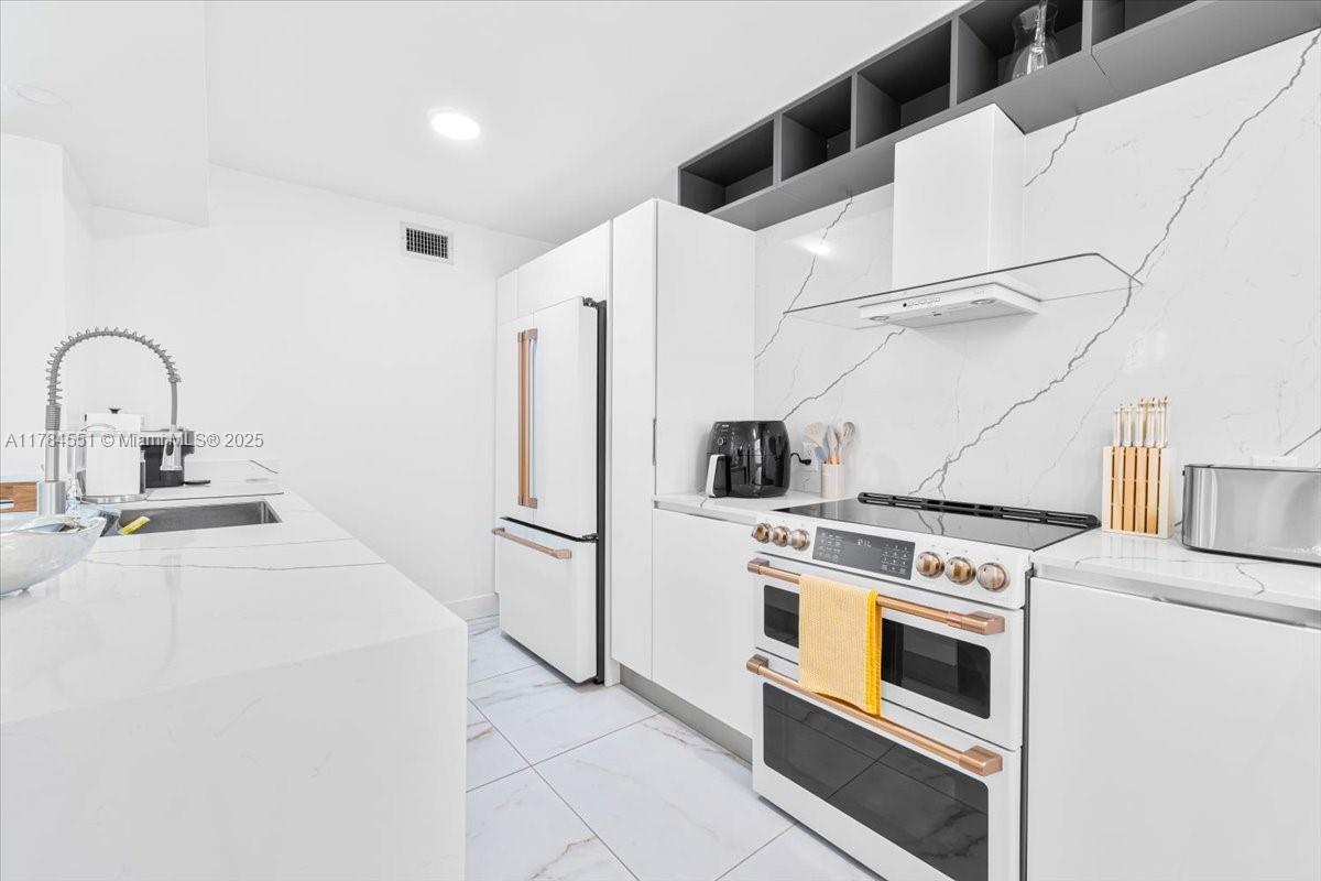 Rental Property at 9750 Nw 49th Ter 367, Doral, Miami-Dade County, Florida - Bedrooms: 2 
Bathrooms: 2  - $3,050 MO.