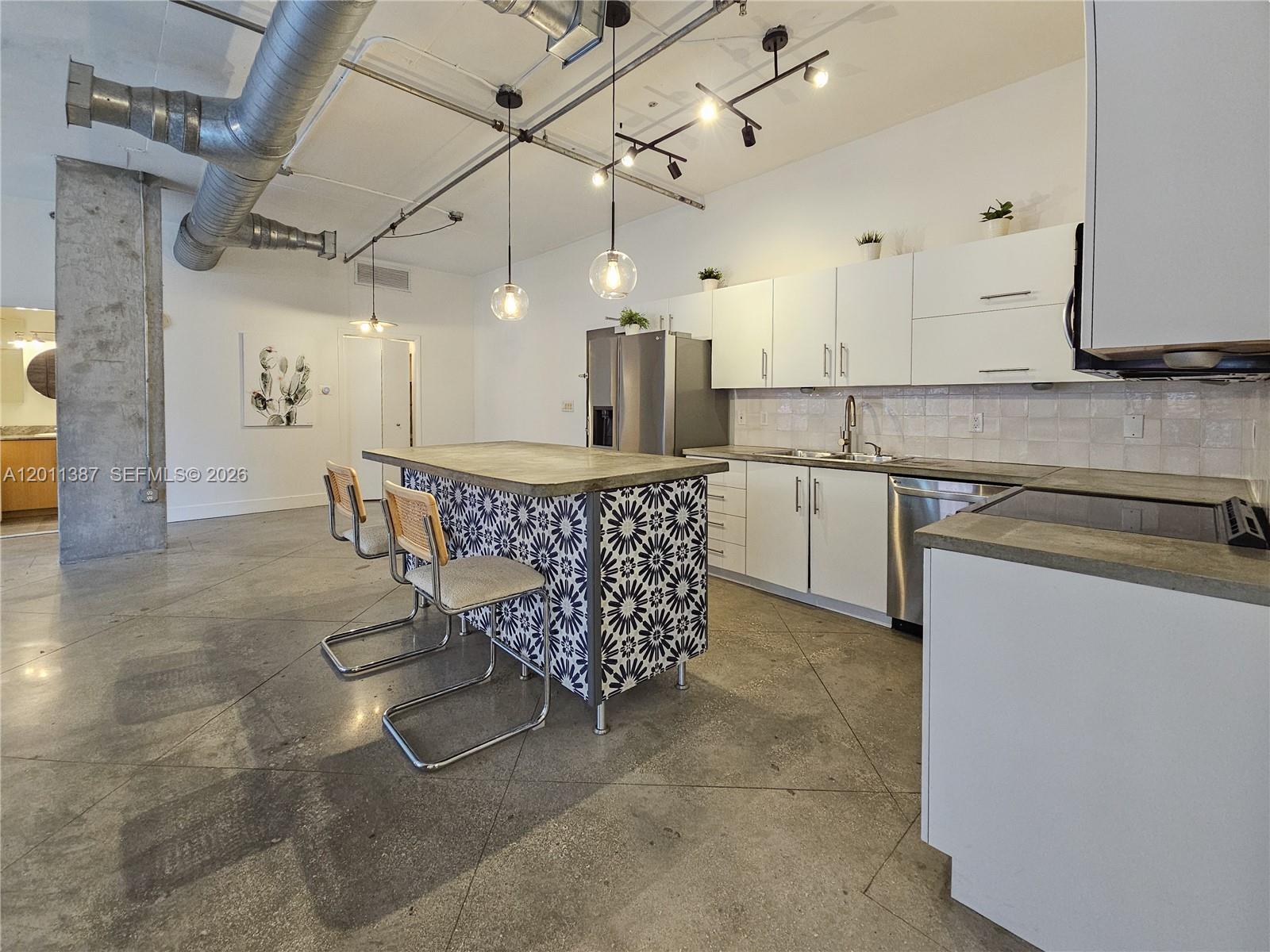 444 NE 30th St 604