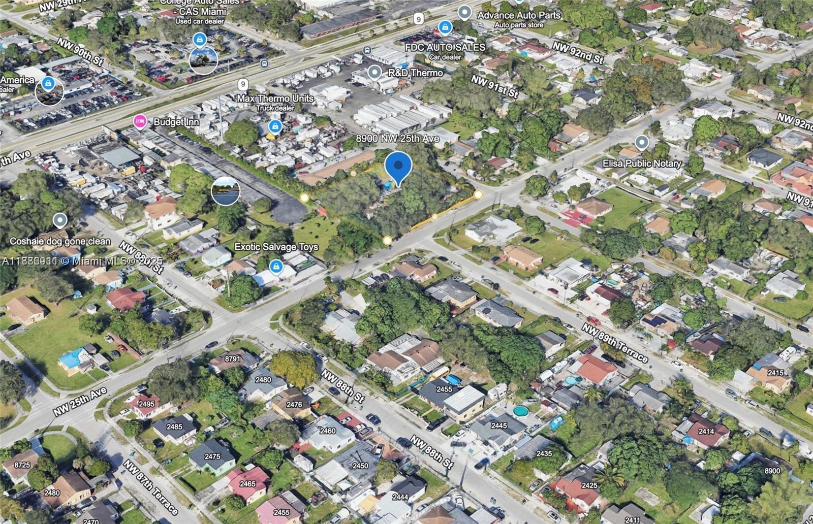 Main image without alt text