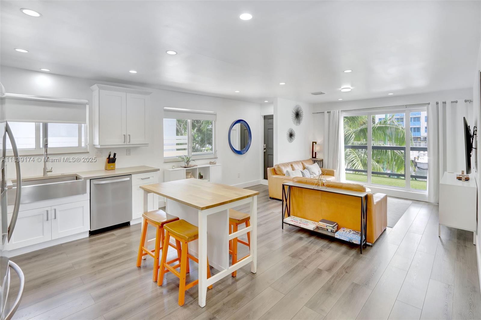 320 Hendricks Isle 3