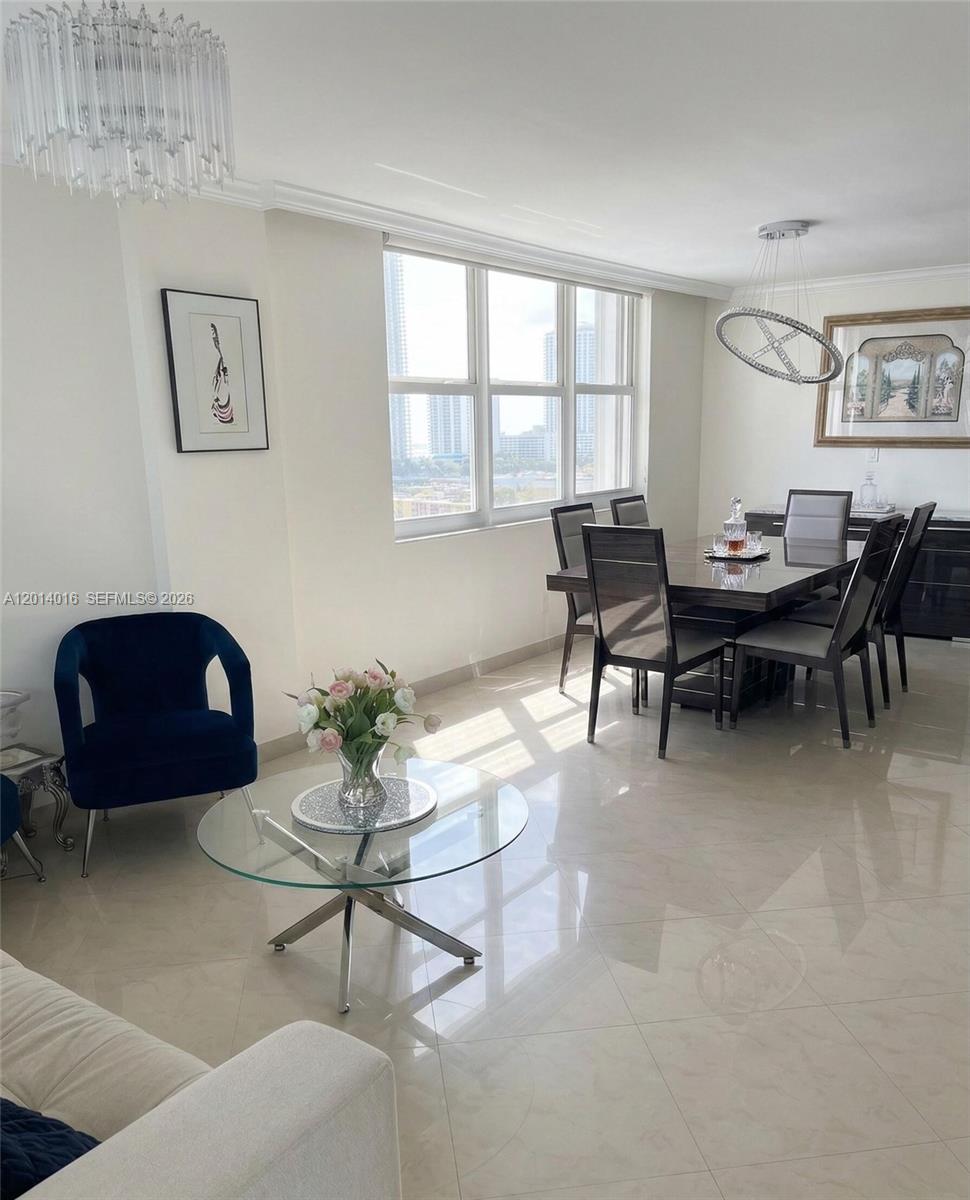 WINSTON TOWERS 200 - Residential