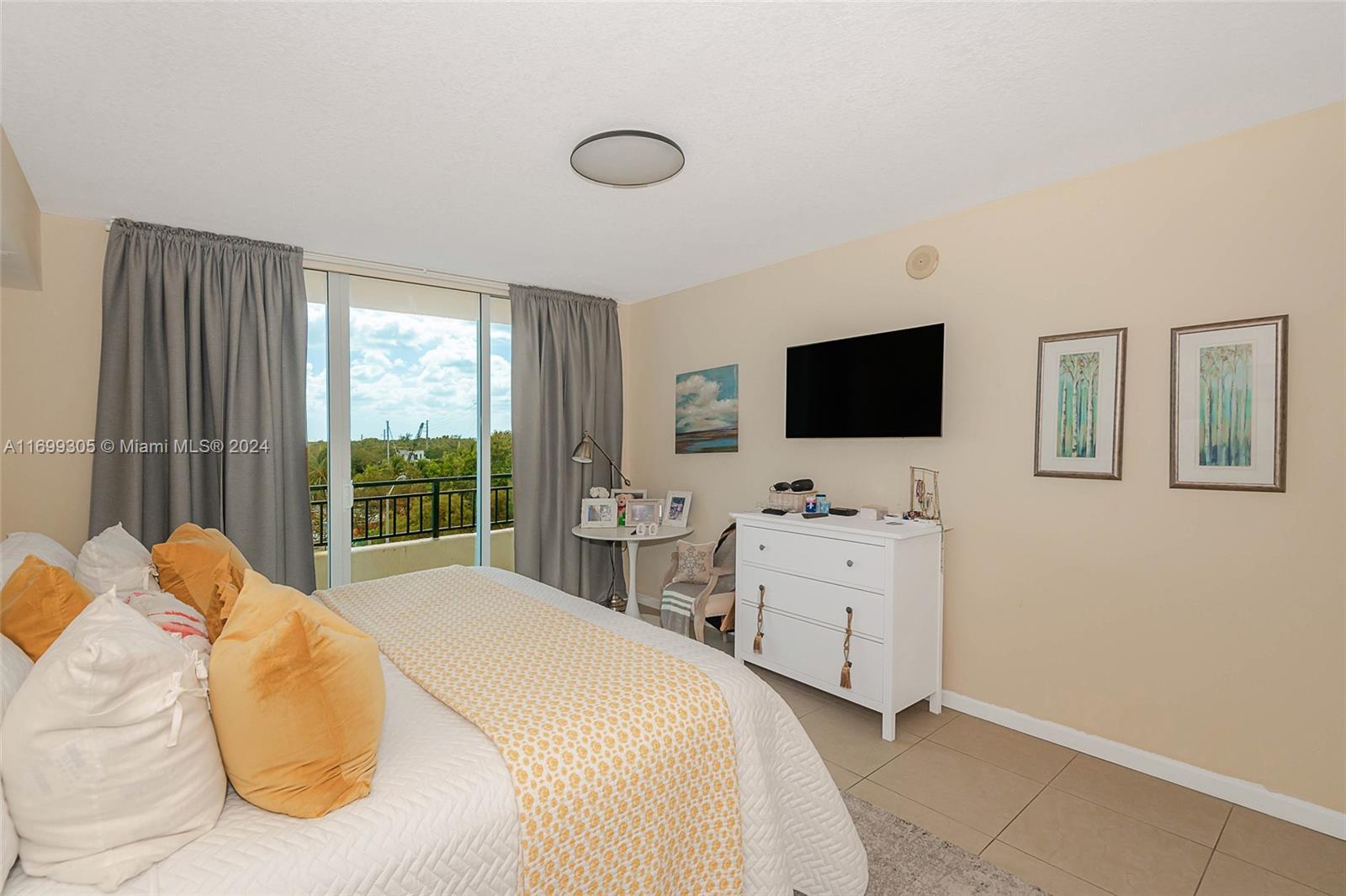 SYMPHONY SOUTH CONDO - Residential