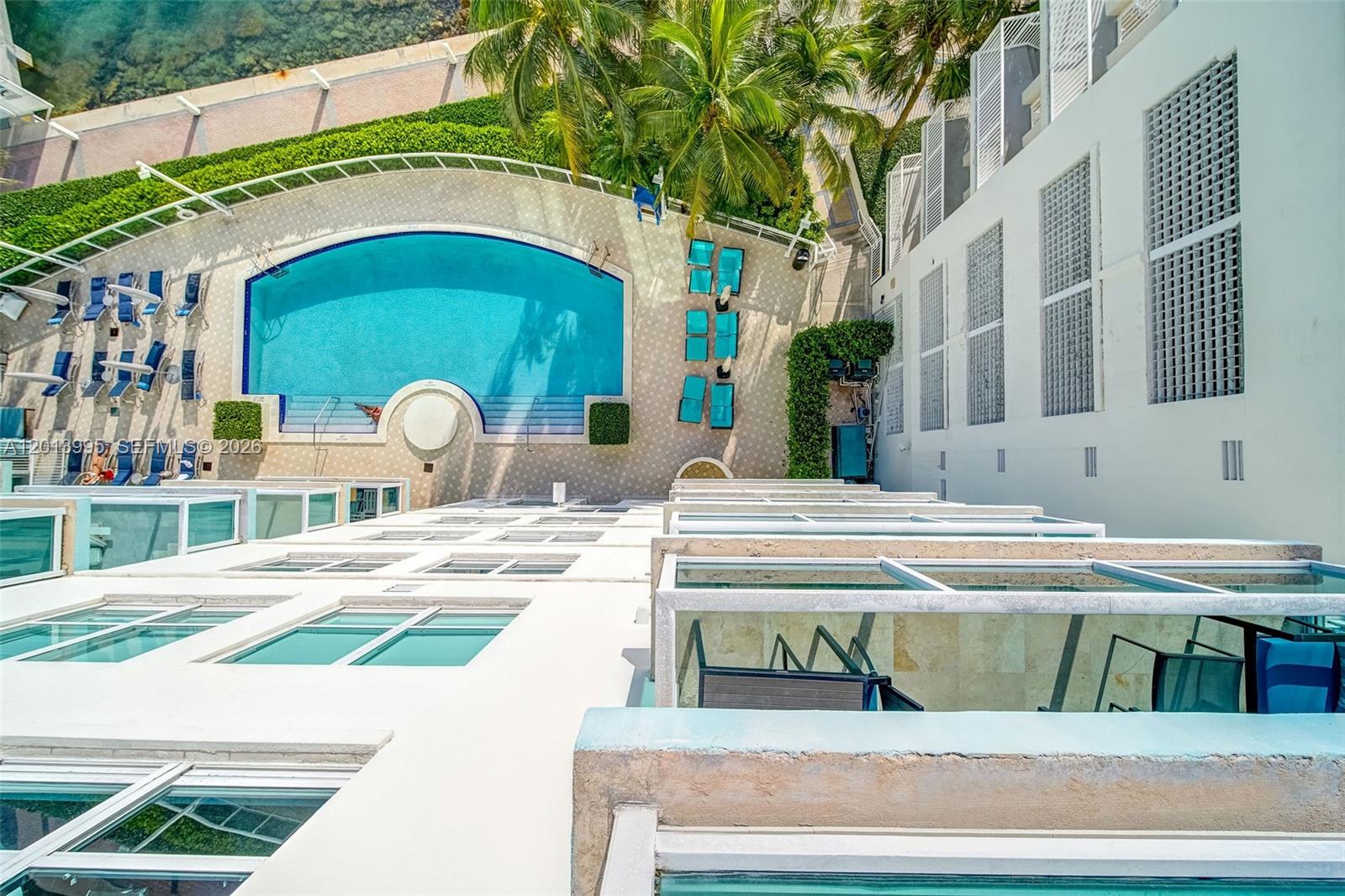 THE FLORIDIAN CONDO - Residential Lease