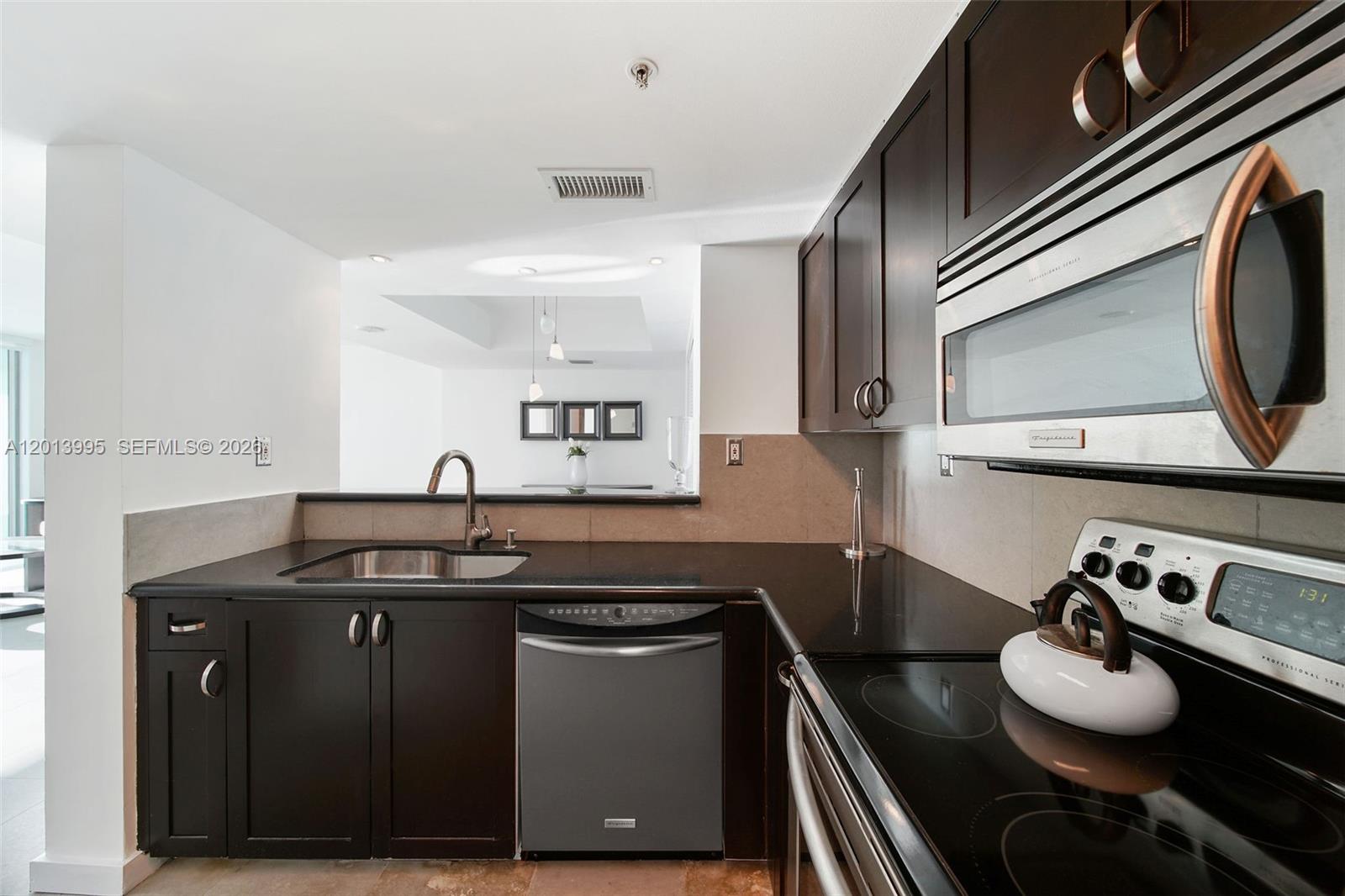 THE FLORIDIAN CONDO - Residential Lease