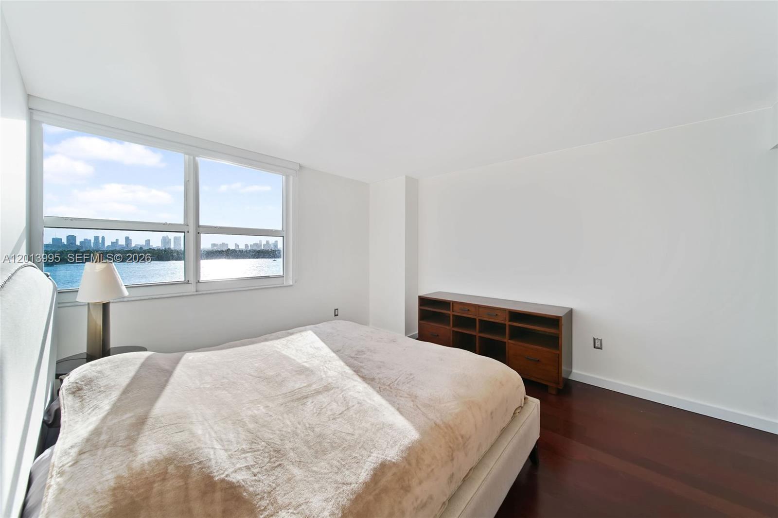THE FLORIDIAN CONDO - Residential Lease