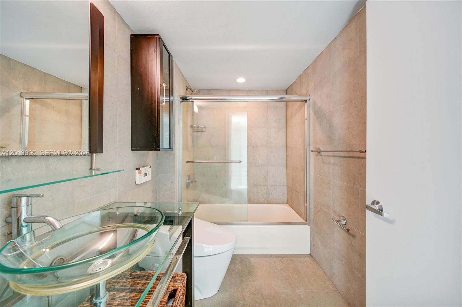 THE FLORIDIAN CONDO - Residential Lease