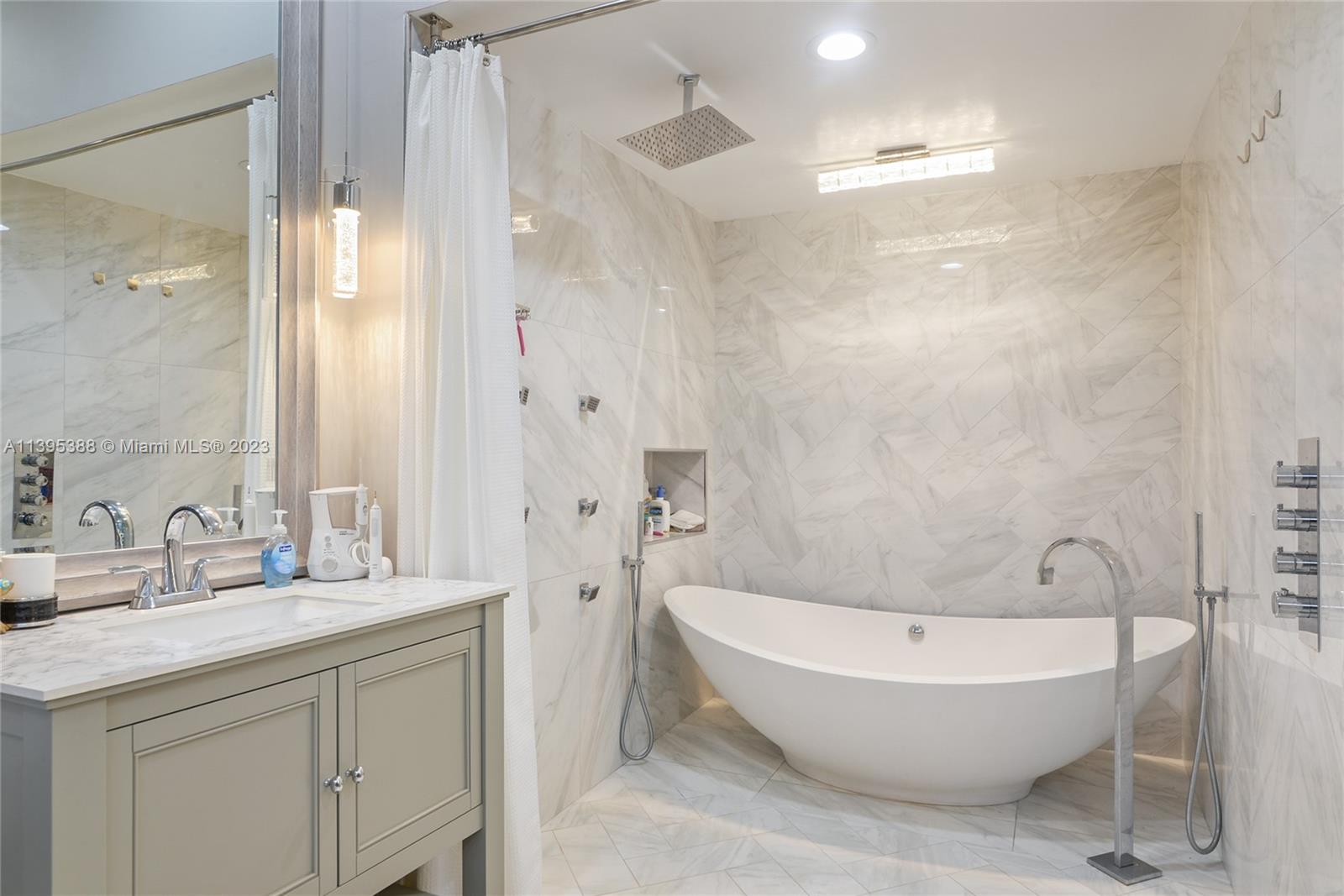 ENCHANTED LAKE - Residential