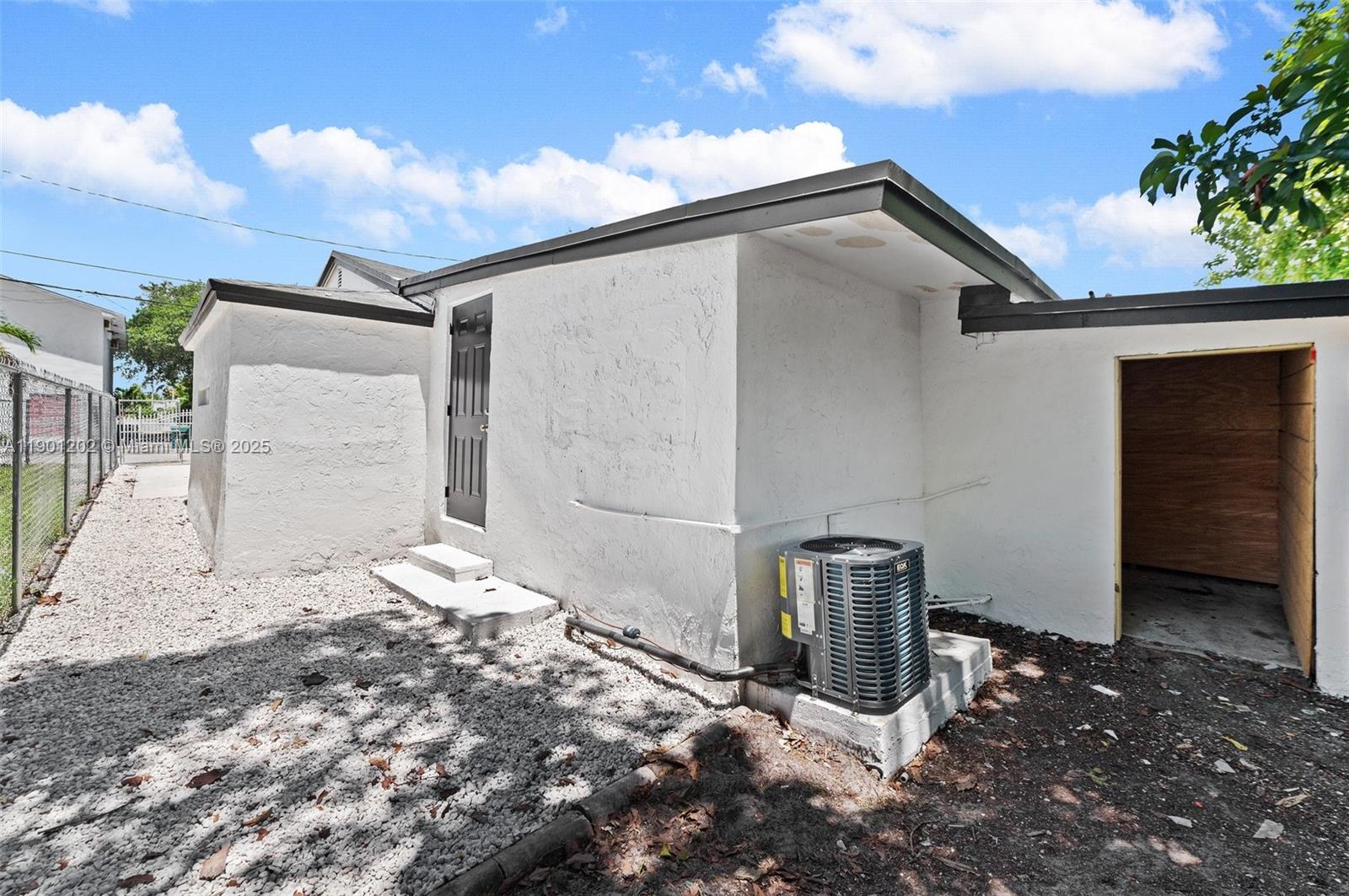 OAKLAND PARK - Residential