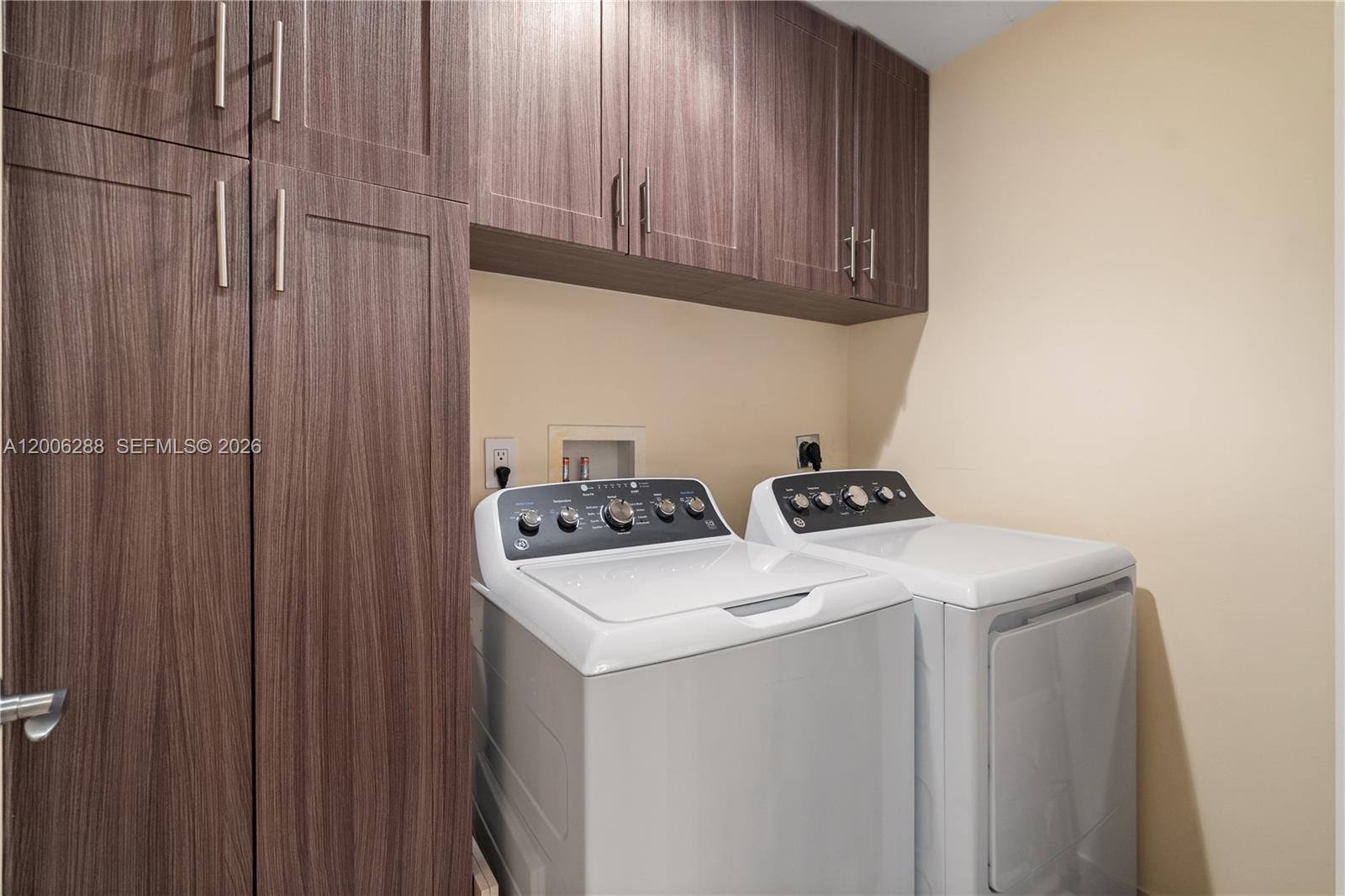 AVENTURA MARINA CONDO NUM - Residential