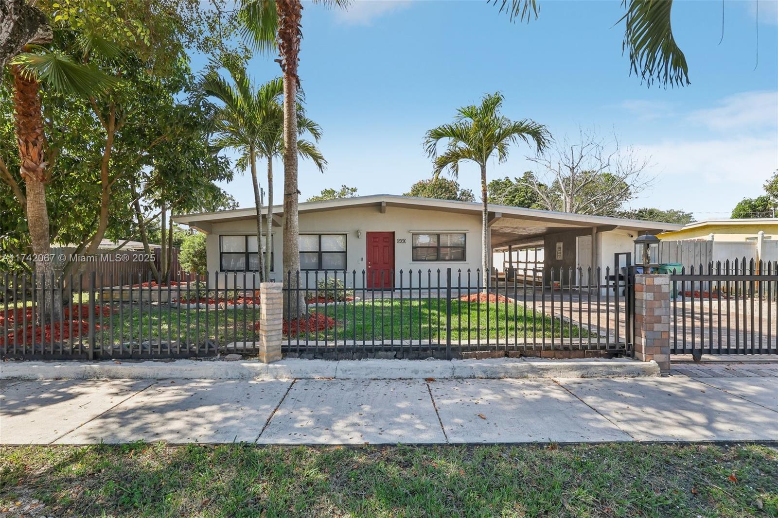 220 Nw 33rd Ave, Lauderhill, Miami-Dade County, Florida - 3 Bedrooms  
2 Bathrooms - 