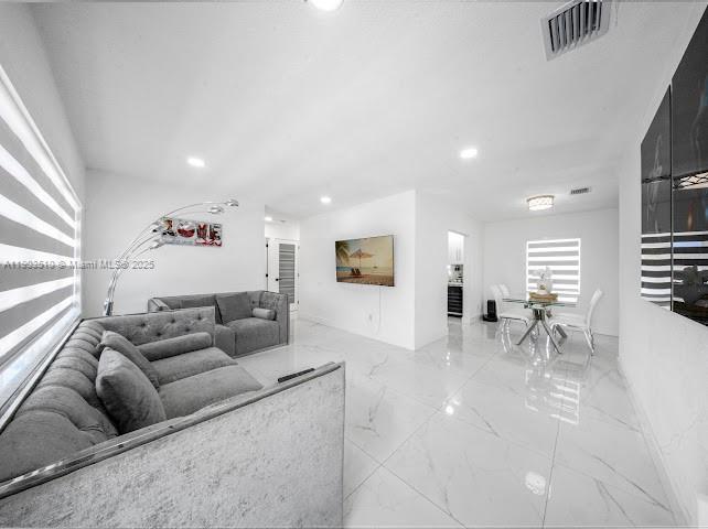 GOLDEN HIGHLANDS EST - Residential