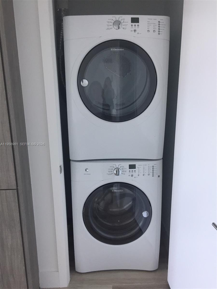 BISCAYNE BEACH - Residential Lease