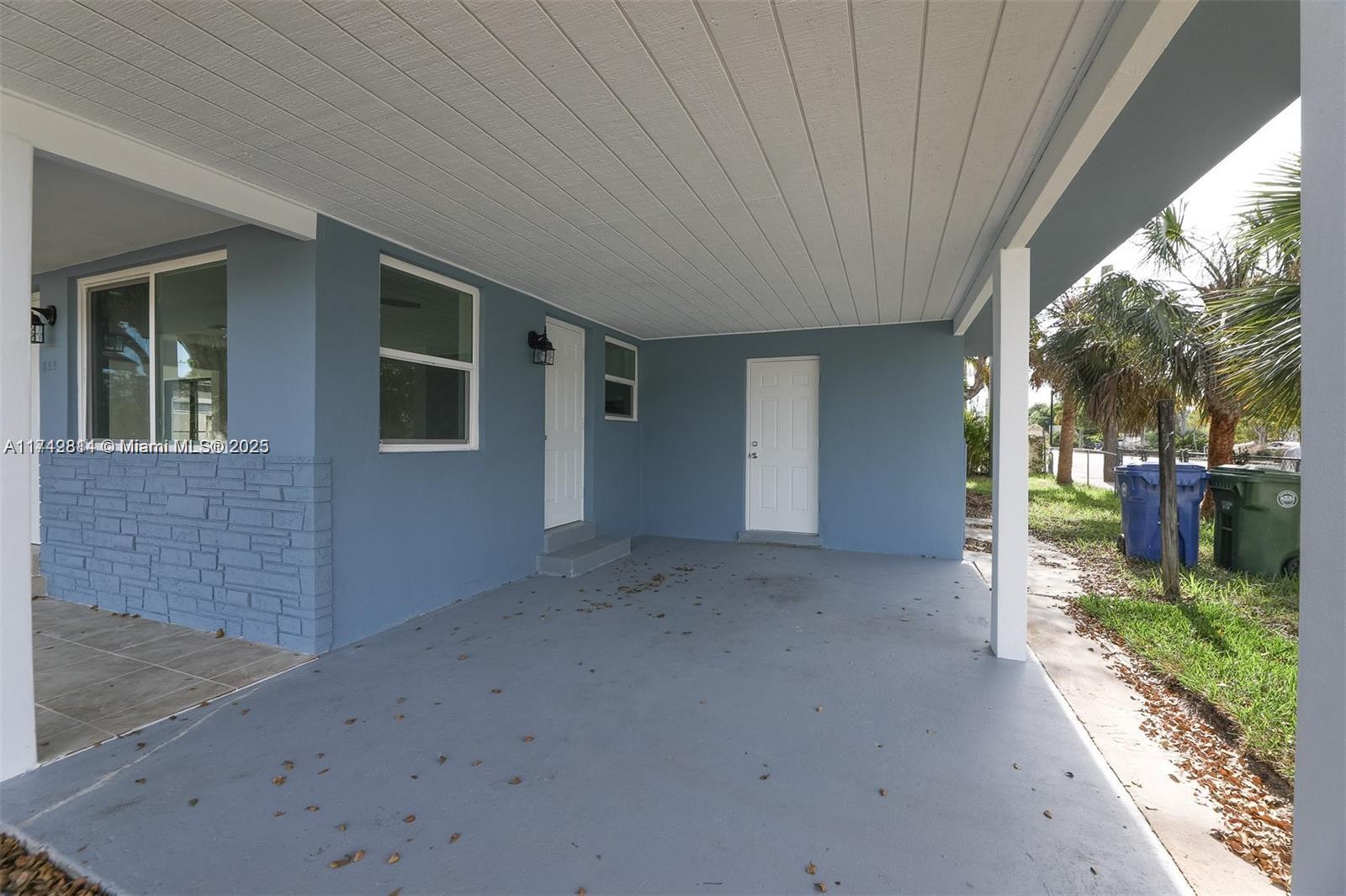 832 NW 28th St