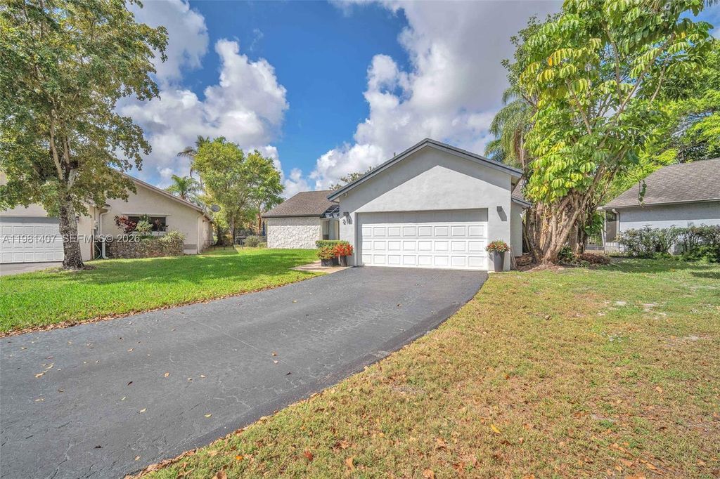Photo of 211 SW 87th Ter, Plantation, FL 33324 (MLS # A11981407)