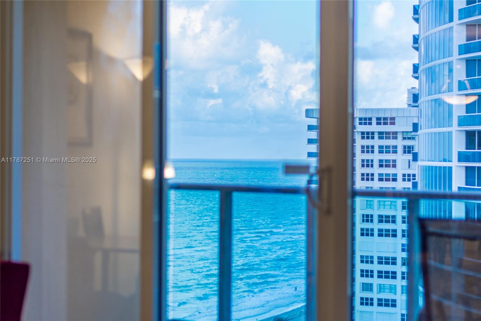 WAVE CONDO - Residential