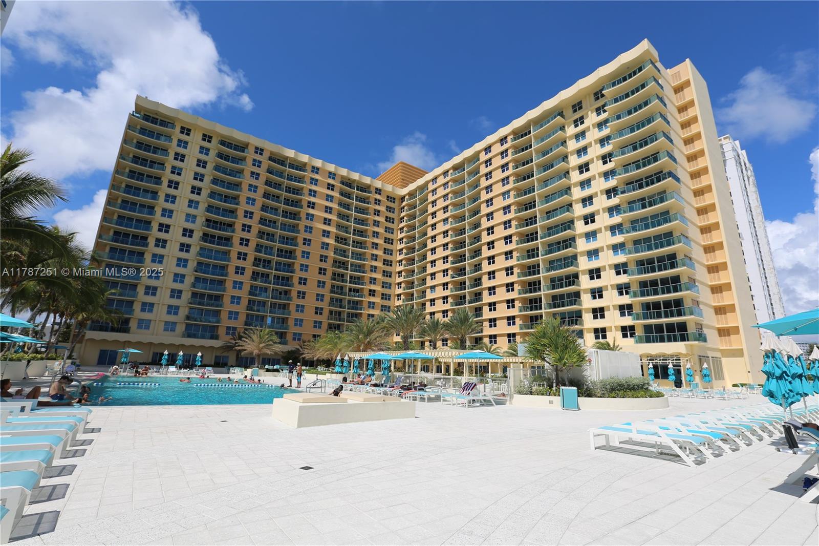 WAVE CONDO - Residential