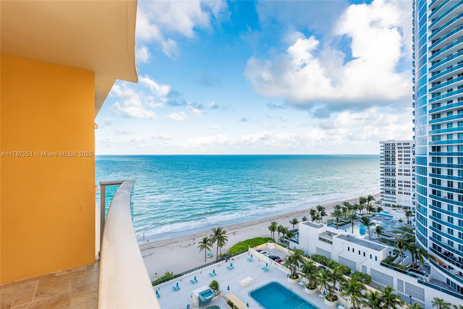 WAVE CONDO - Residential