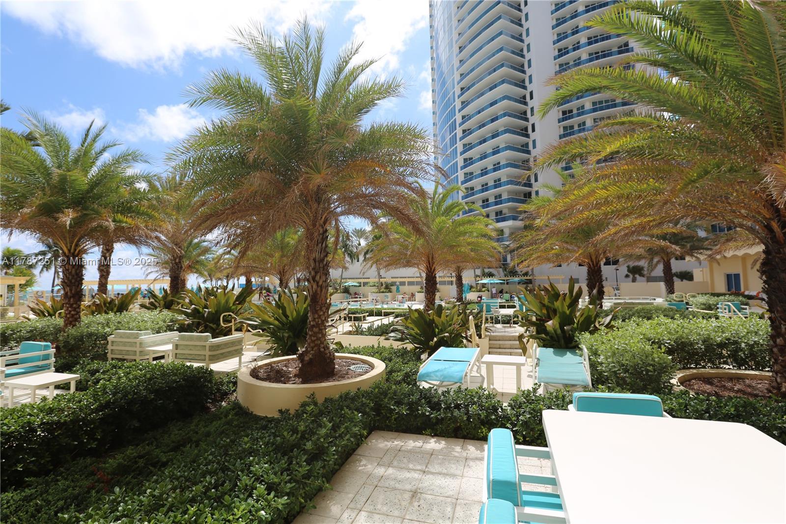 WAVE CONDO - Residential