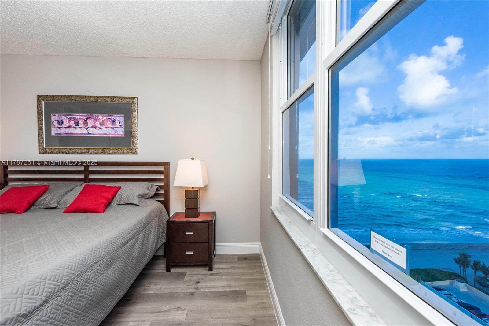 WAVE CONDO - Residential