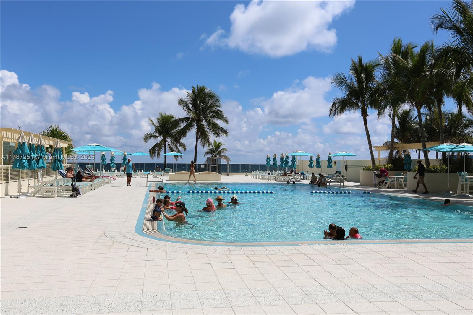 WAVE CONDO - Residential