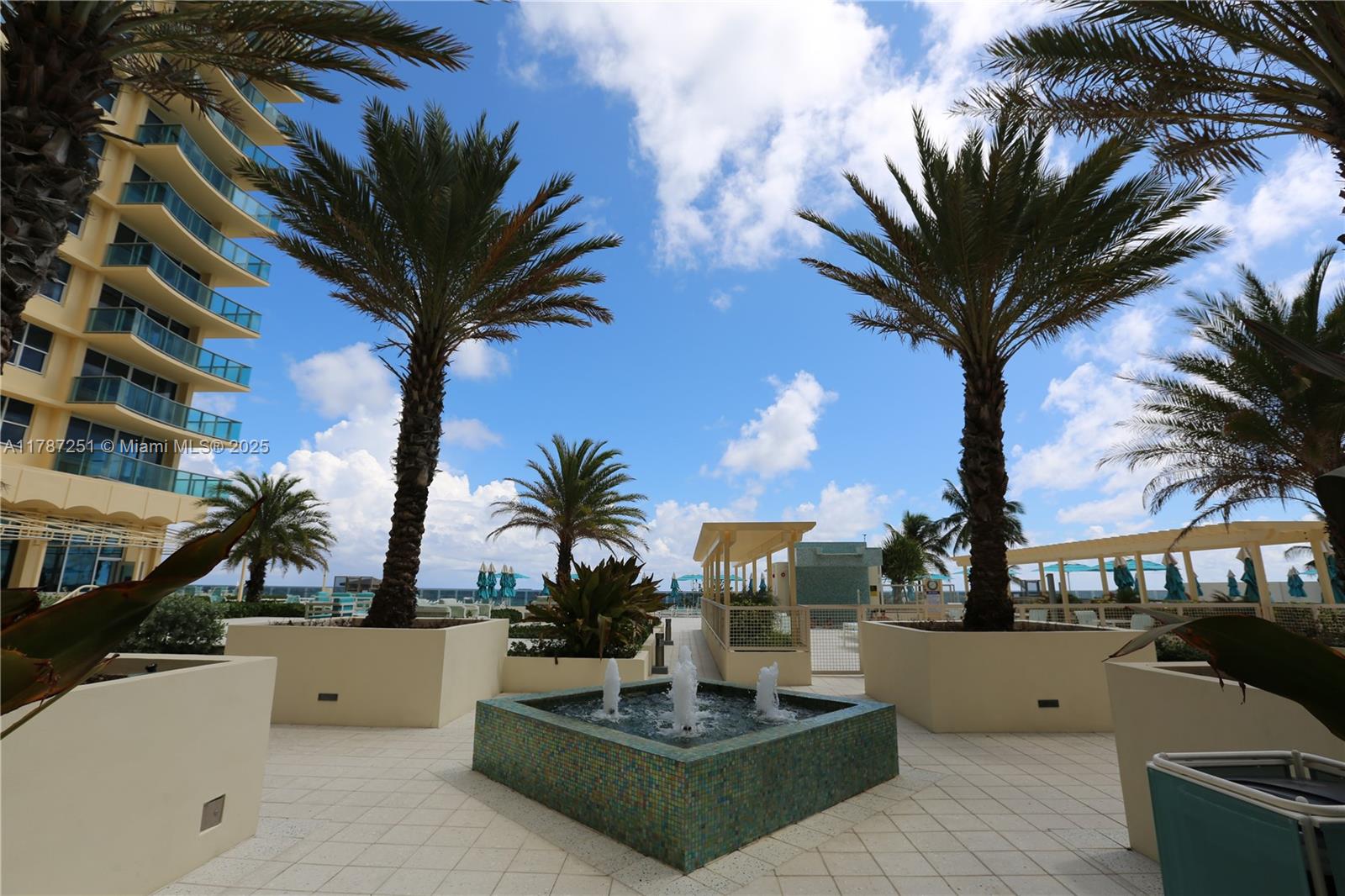 WAVE CONDO - Residential