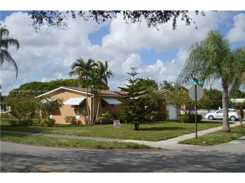 820 S 26th Ct, Hollywood, Broward County, Florida - 3 Bedrooms  
2 Bathrooms - 