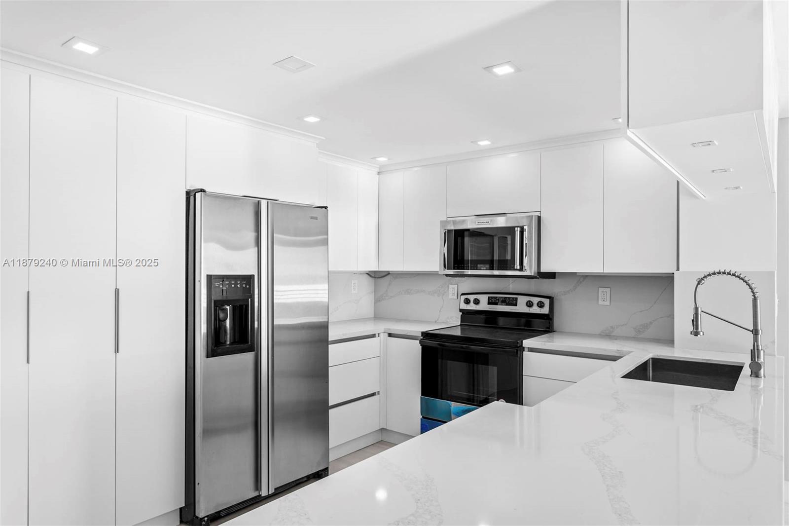 5555 Collins Ave 14N