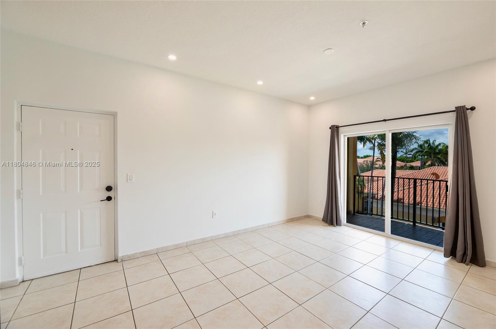 PALM GARDENS AT DORAL CON - Residential