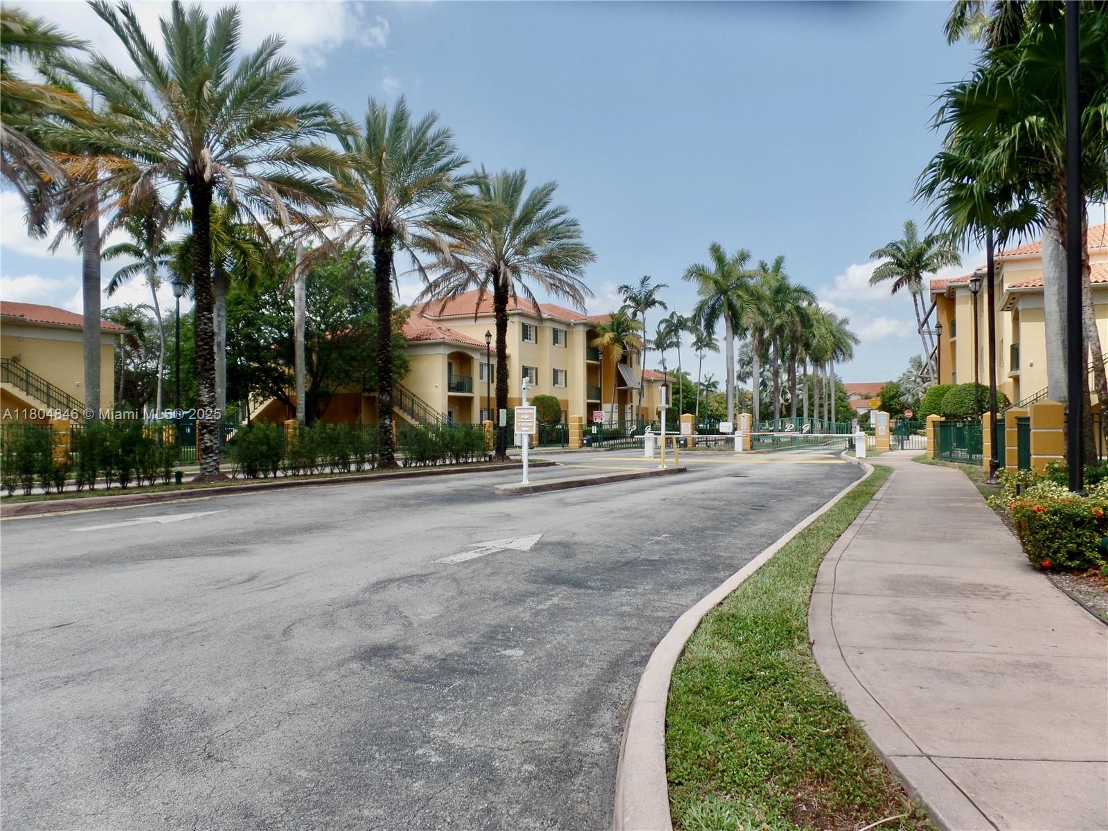 PALM GARDENS AT DORAL CON - Residential