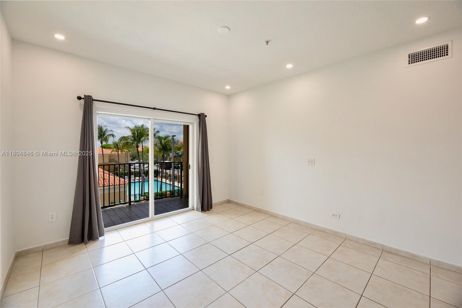 PALM GARDENS AT DORAL CON - Residential