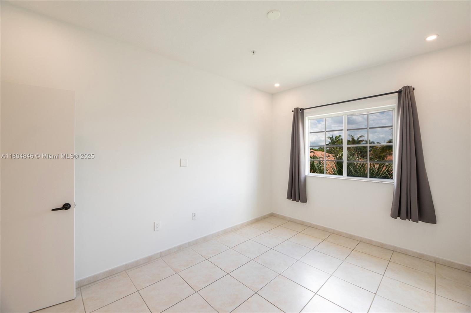 PALM GARDENS AT DORAL CON - Residential