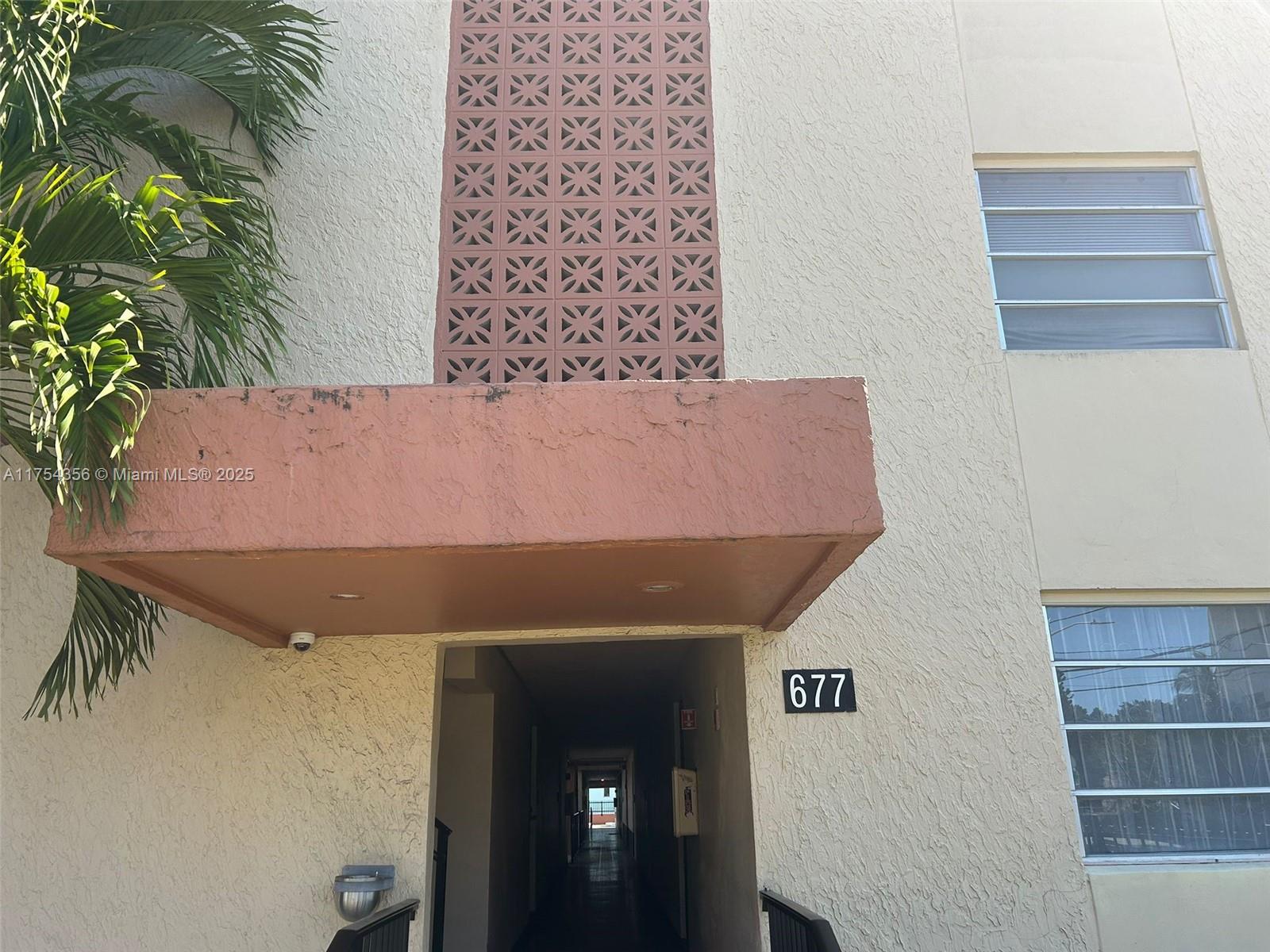 677 Sw 9th Ave 211, Miami, Broward County, Florida - 2 Bedrooms  
1 Bathrooms - 