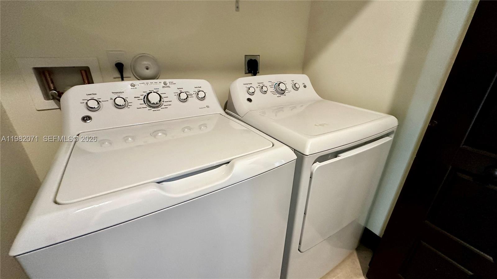 DUNNWOODY LAKE - Residential