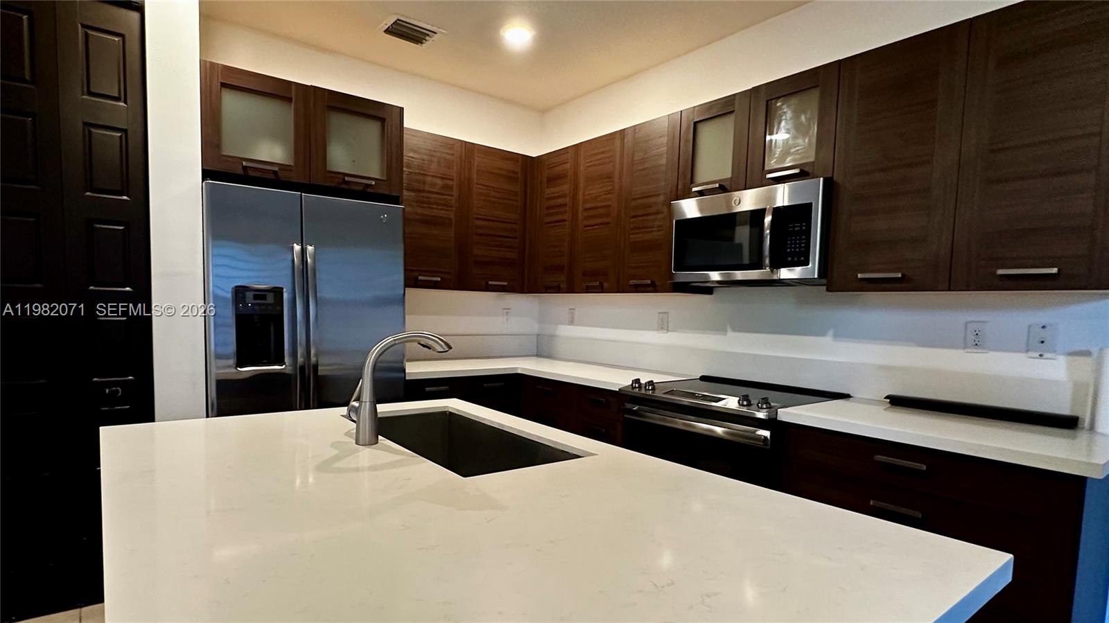 DUNNWOODY LAKE - Residential