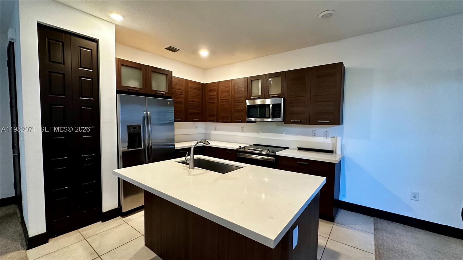 DUNNWOODY LAKE - Residential