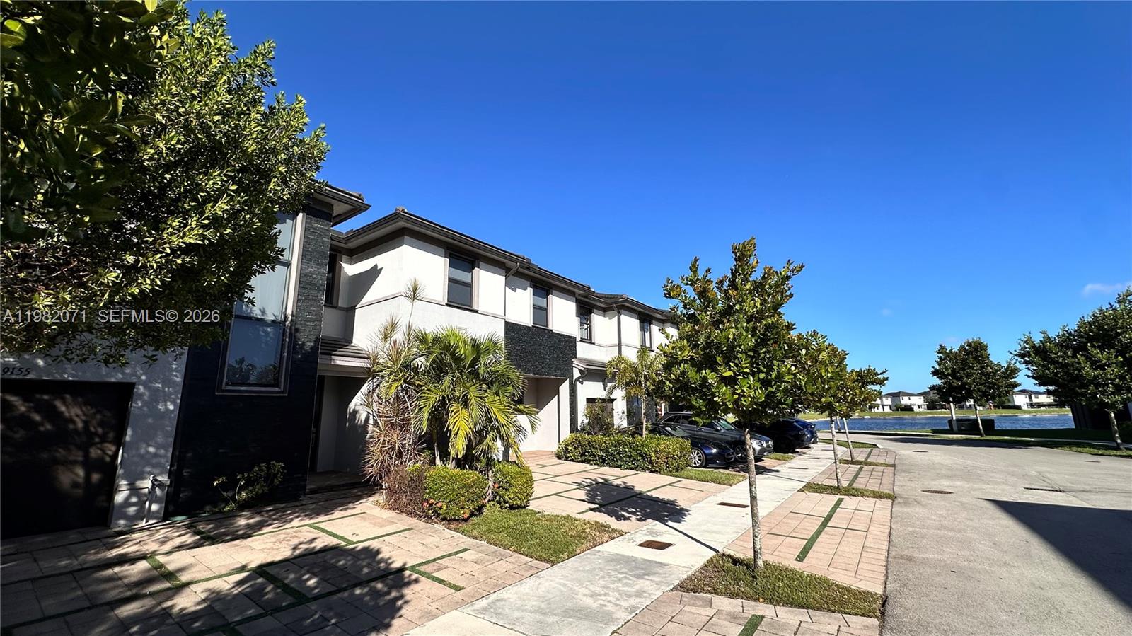 DUNNWOODY LAKE - Residential