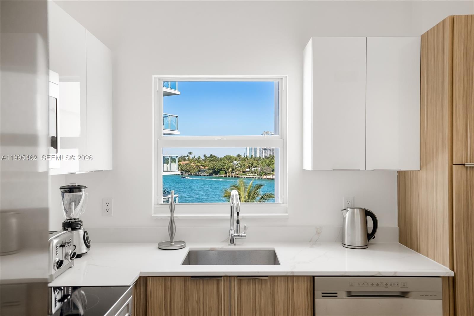 9881 E Bay Harbor Dr 504