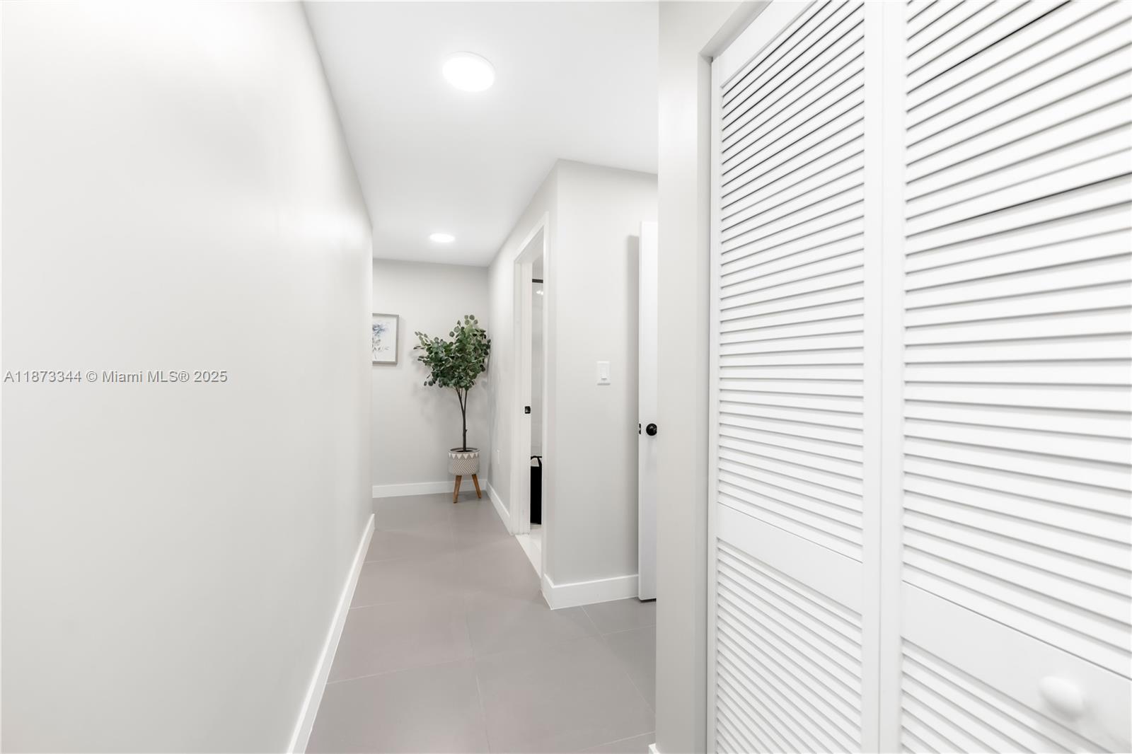 PARADISE ONE - Residential Lease