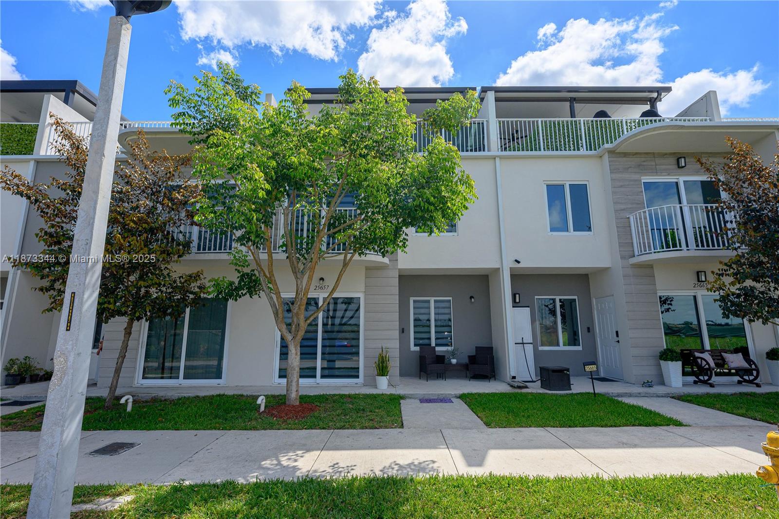 PARADISE ONE - Residential Lease