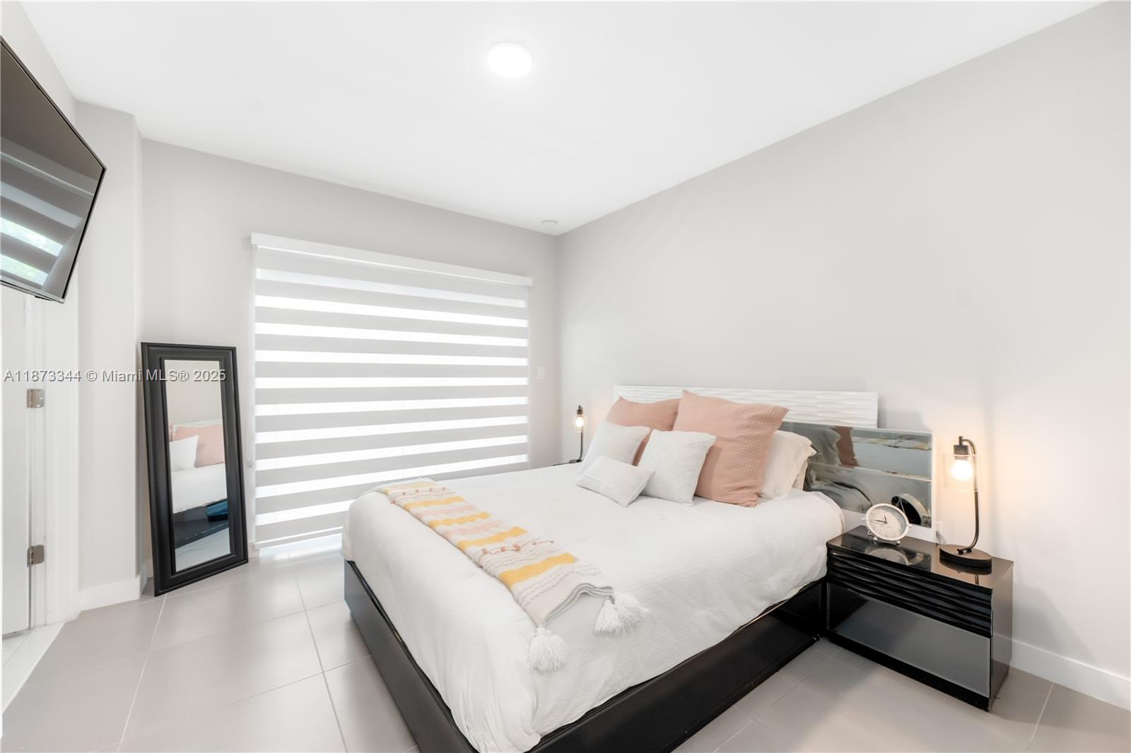 PARADISE ONE - Residential Lease