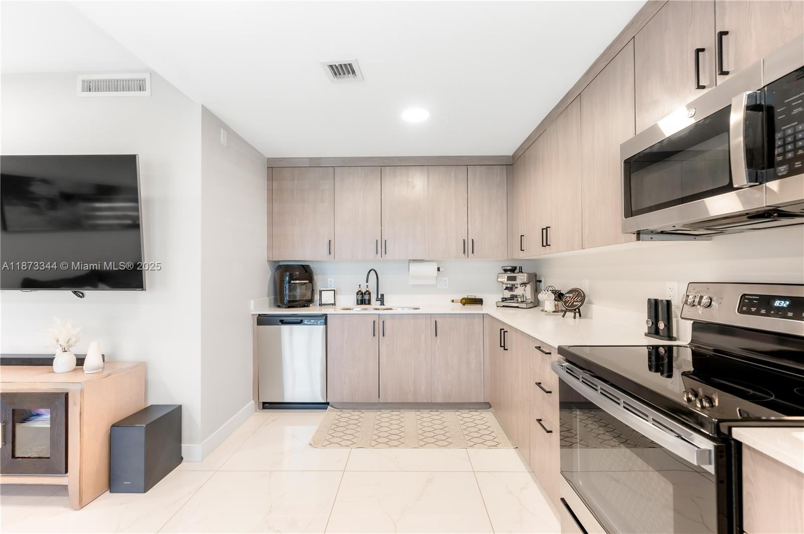 PARADISE ONE - Residential Lease