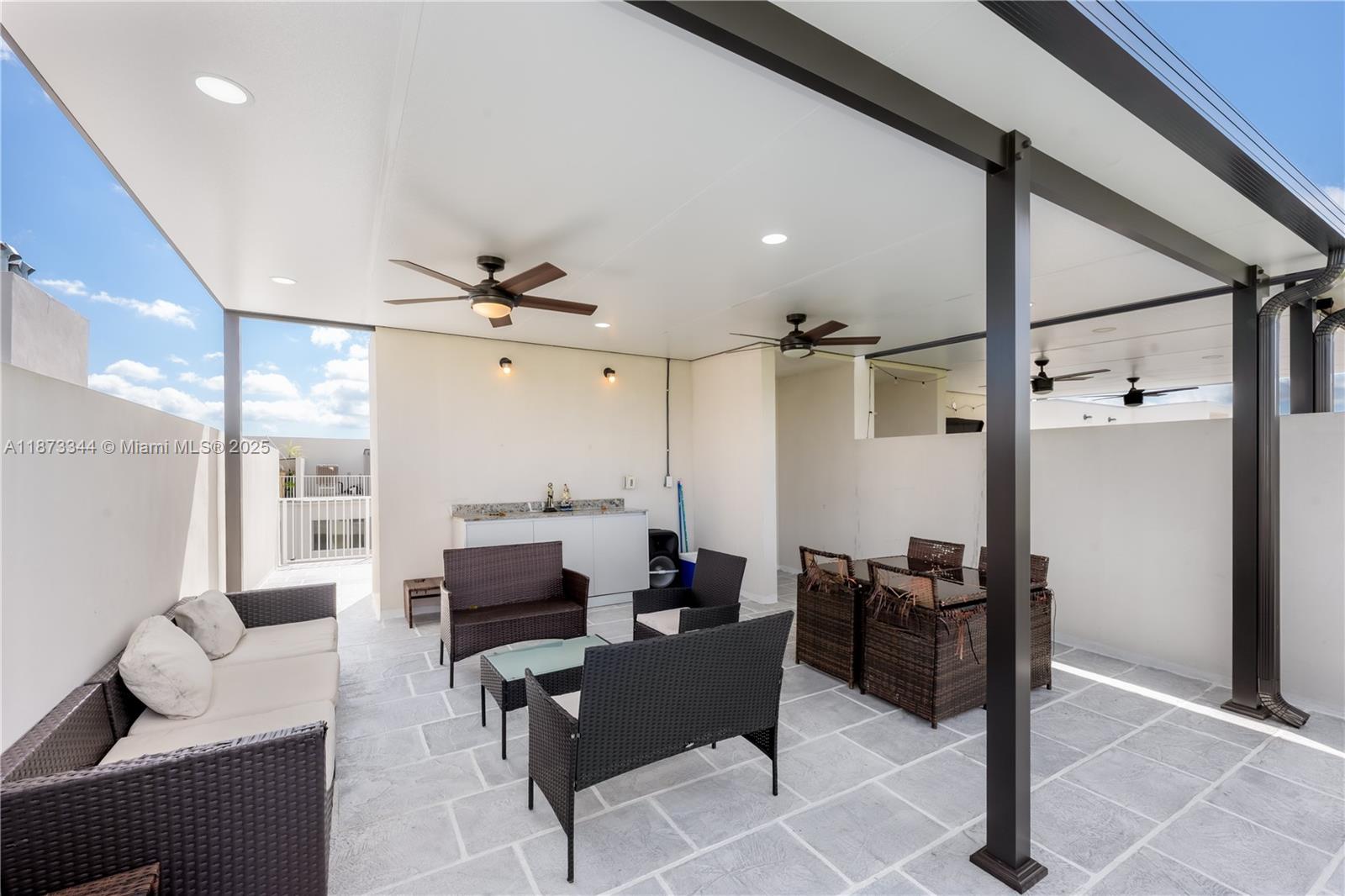 PARADISE ONE - Residential Lease