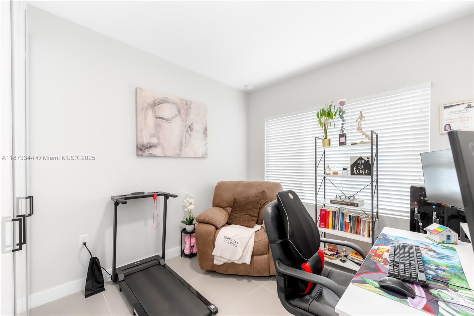 PARADISE ONE - Residential Lease