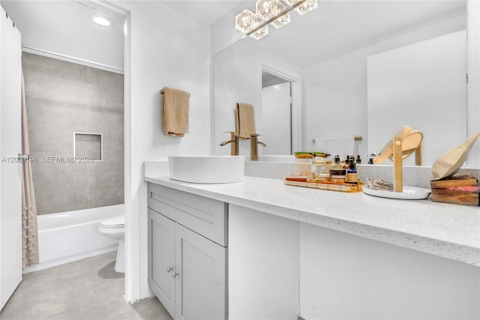 GREENGLADES CONDO III - Residential