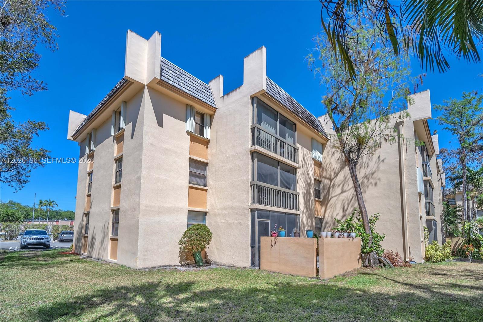 GREENGLADES CONDO III - Residential