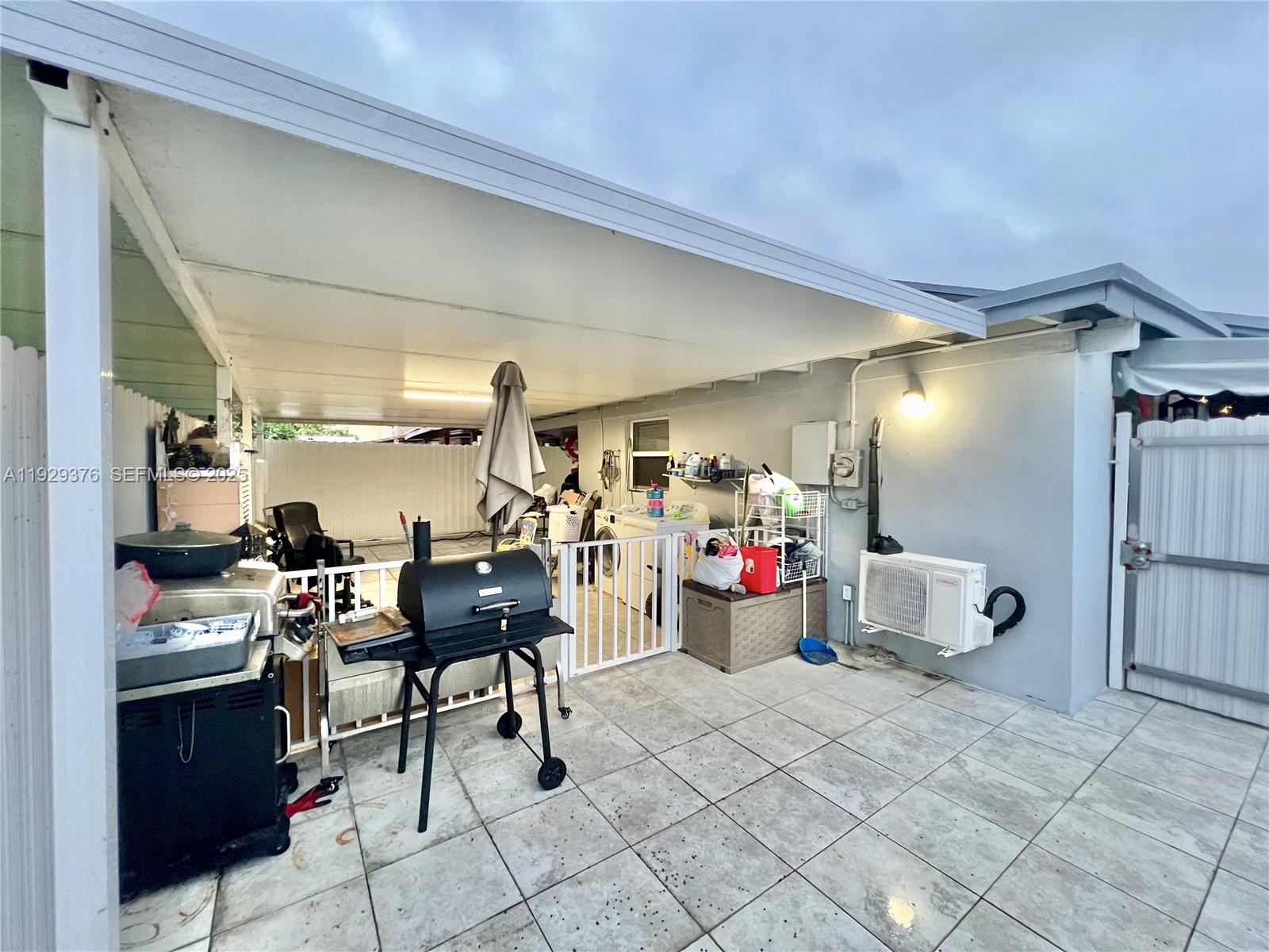 VALENCIA ESTS TOWNHOUSE C - Residential Lease